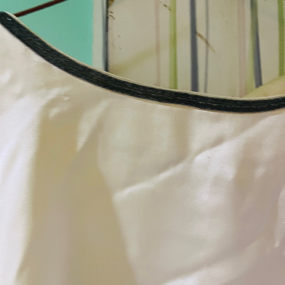 Madame cream top with pleated sleeves! - Picture 3 of 7